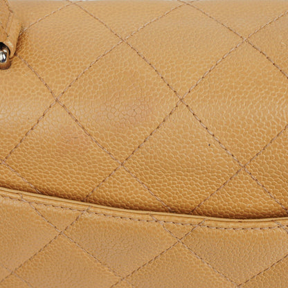 Chanel Jumbo Kelly Flap Bag aus beigem gestepptem Caviar-Leder