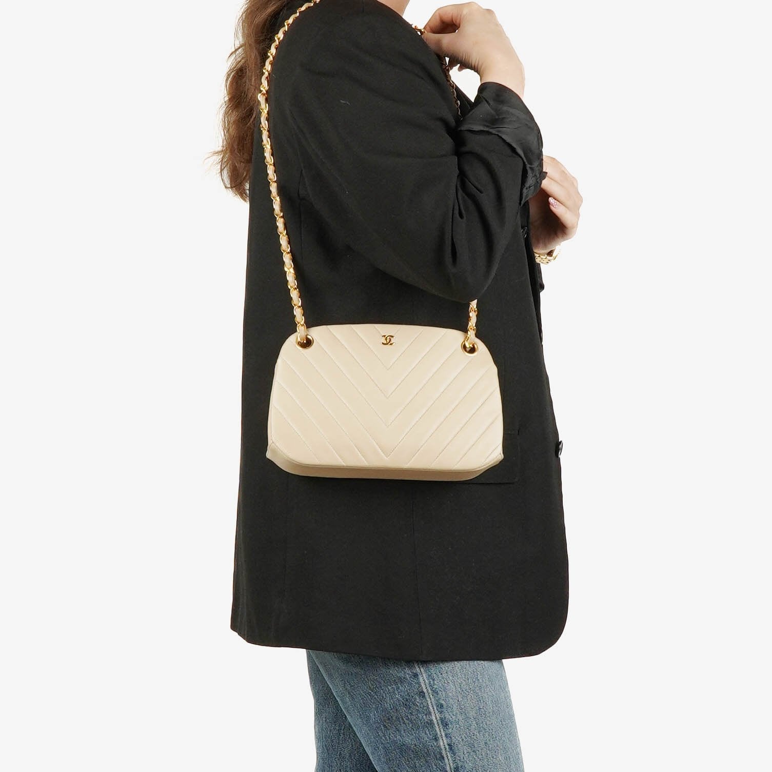 Chanel Kiss Lock Tasche aus beigem Chevron-Lammleder