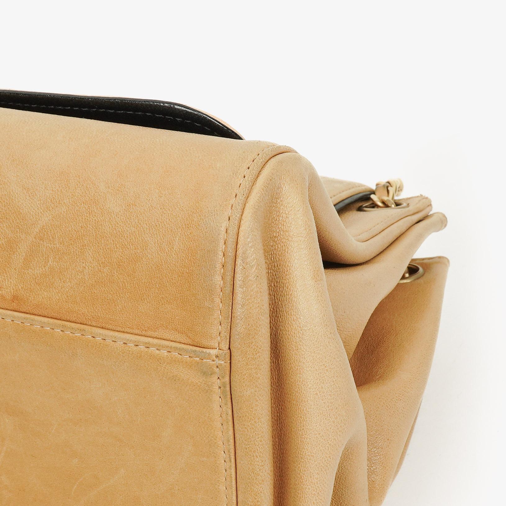Chanel Mademoiselle Flap Accordion aus beigem Chocolate-Bar-Lammleder