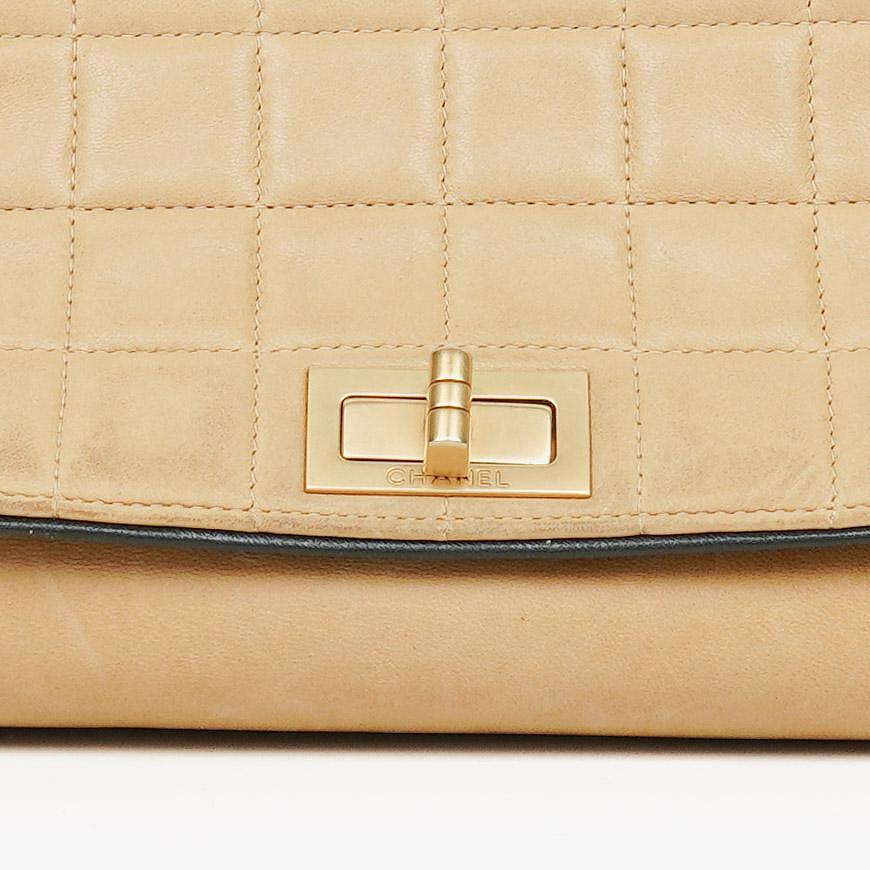 Chanel Mademoiselle Flap Accordion aus beigem Chocolate-Bar-Lammleder