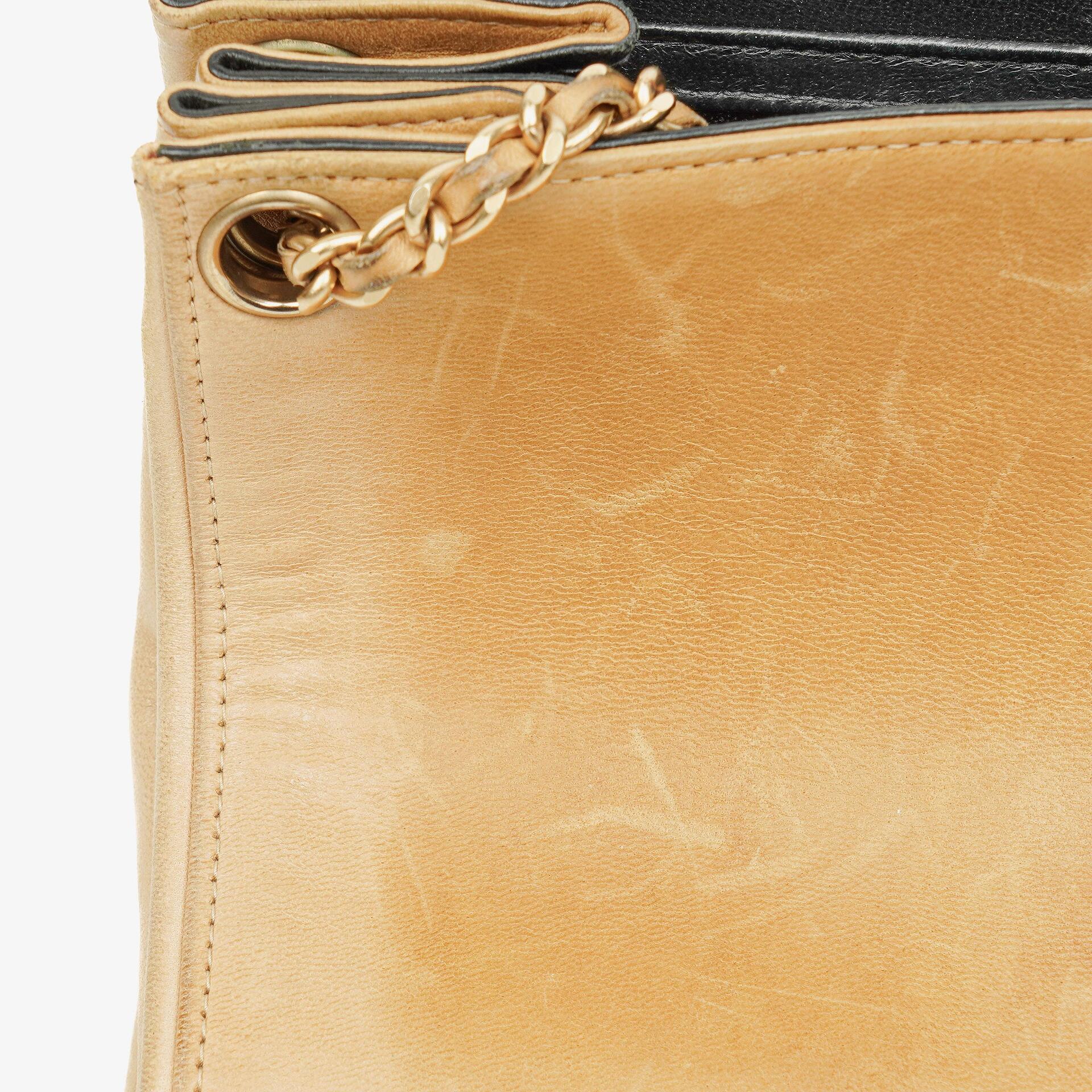 Chanel Mademoiselle Flap Accordion aus beigem Chocolate-Bar-Lammleder