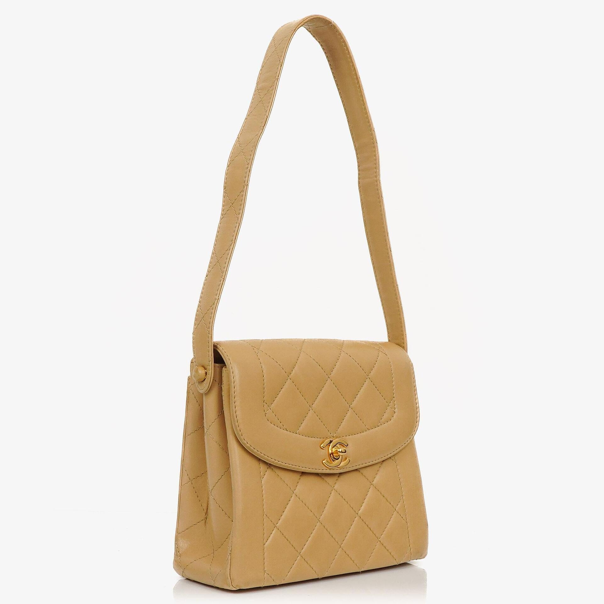 Chanel Beige Gesteppt Lammleder Diana Schultertasche mit 24K Vergoldeter Hardware