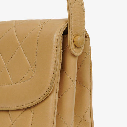 Chanel Beige Gesteppt Lammleder Diana Schultertasche mit 24K Vergoldeter Hardware