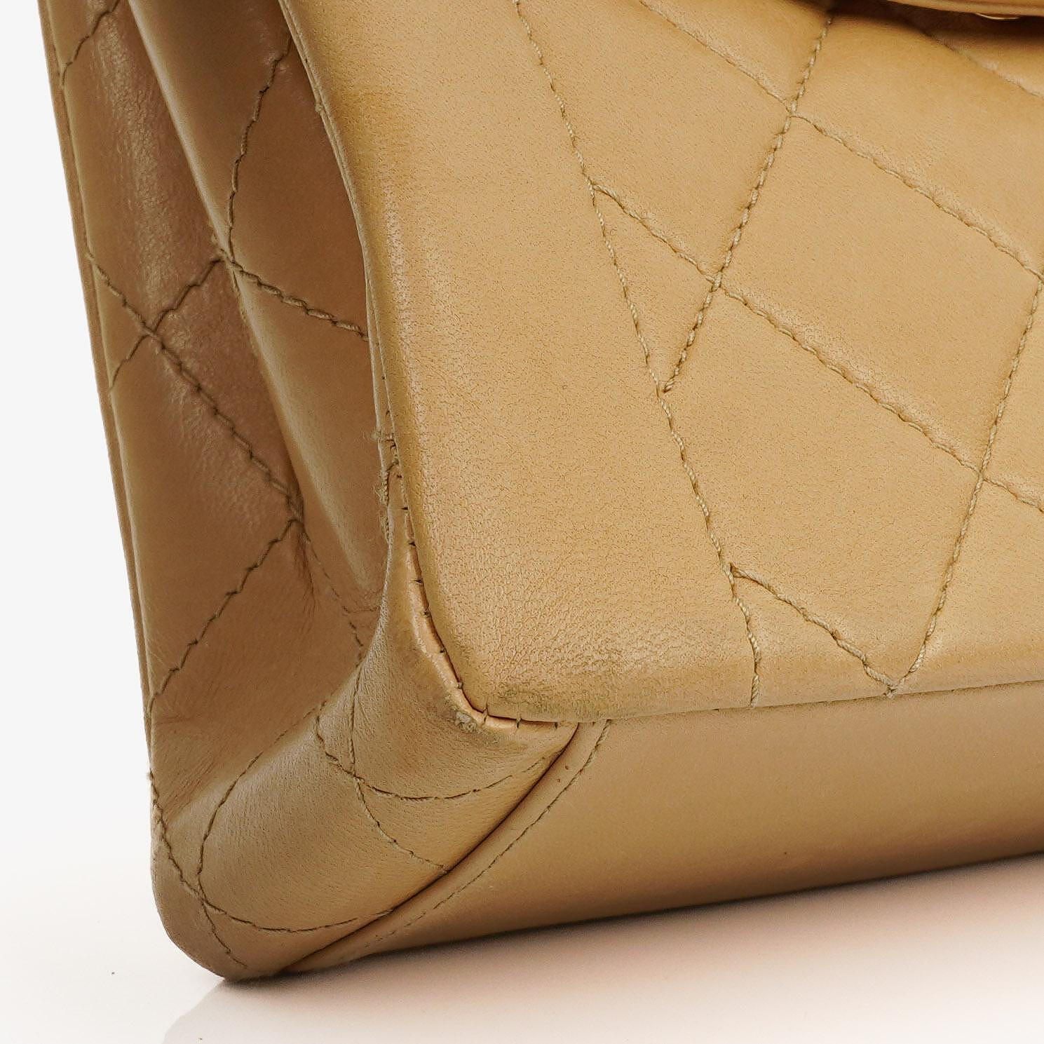 Chanel Beige Gesteppt Lammleder Diana Schultertasche mit 24K Vergoldeter Hardware