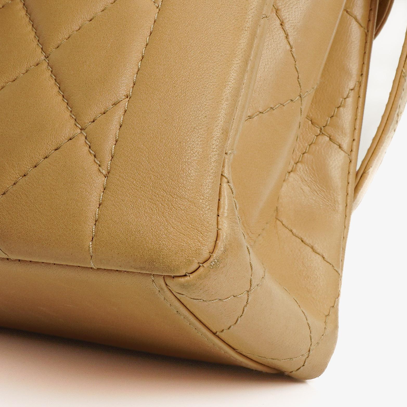 Chanel Beige Gesteppt Lammleder Diana Schultertasche mit 24K Vergoldeter Hardware