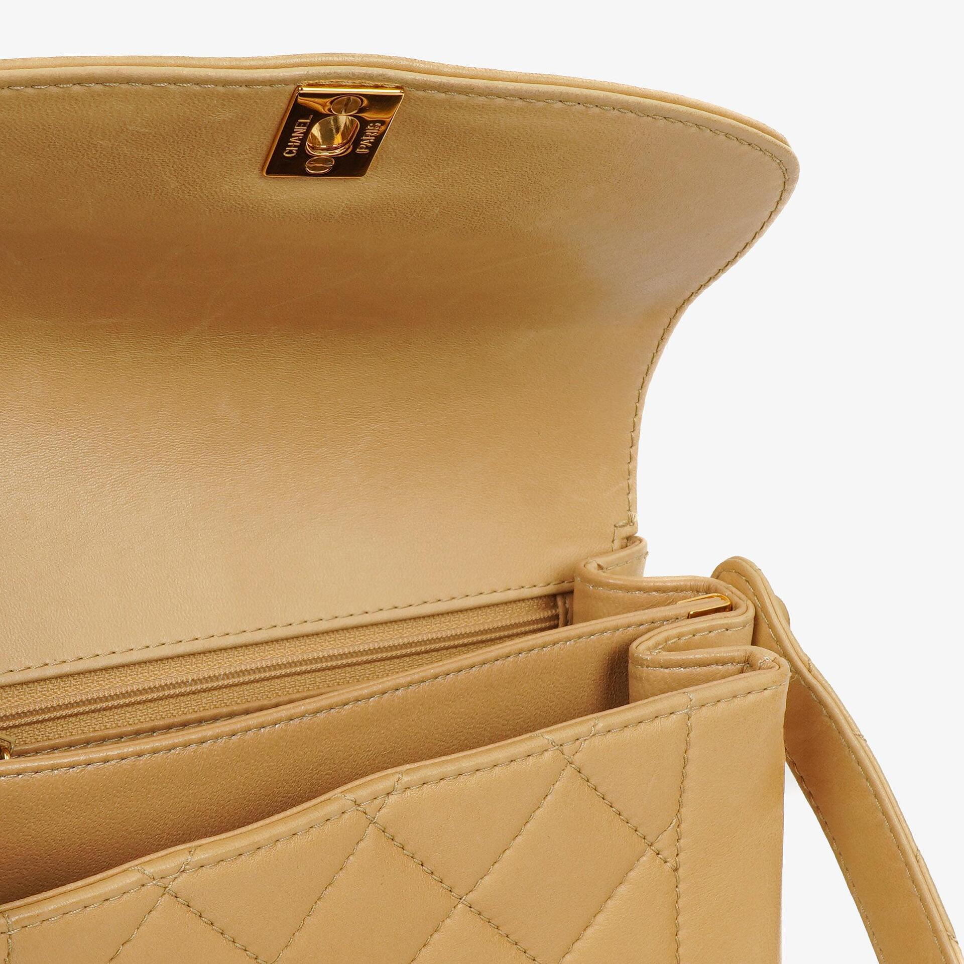 Chanel Beige Gesteppt Lammleder Diana Schultertasche mit 24K Vergoldeter Hardware