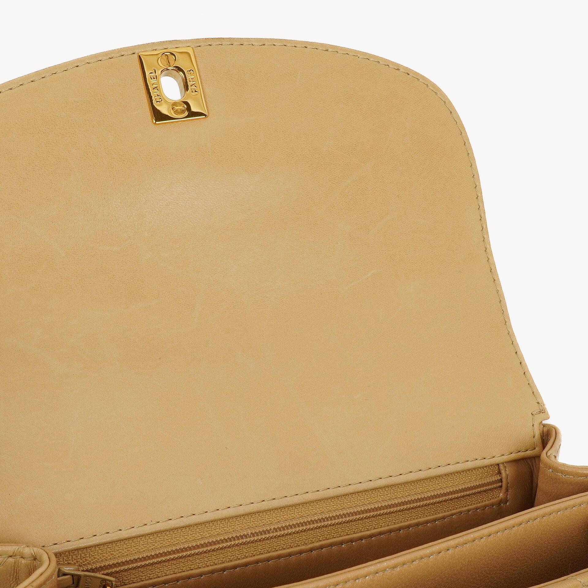 Chanel Beige Gesteppt Lammleder Diana Schultertasche mit 24K Vergoldeter Hardware