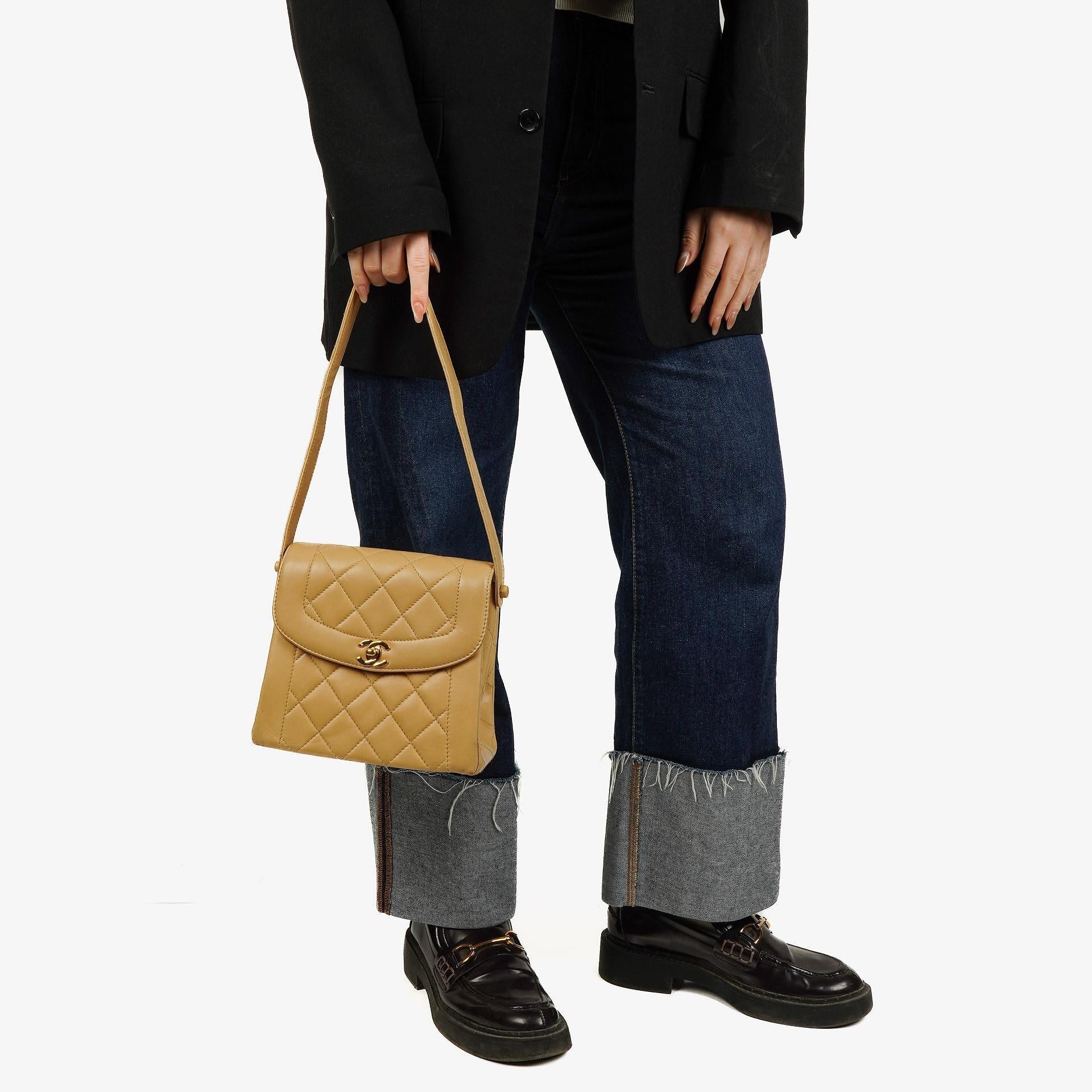Chanel Beige Gesteppt Lammleder Diana Schultertasche mit 24K Vergoldeter Hardware
