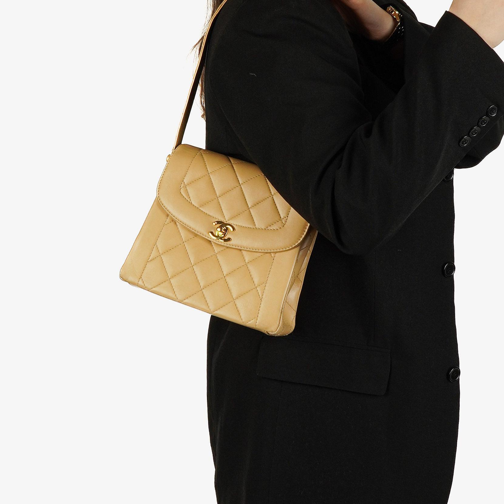Chanel Beige Gesteppt Lammleder Diana Schultertasche mit 24K Vergoldeter Hardware