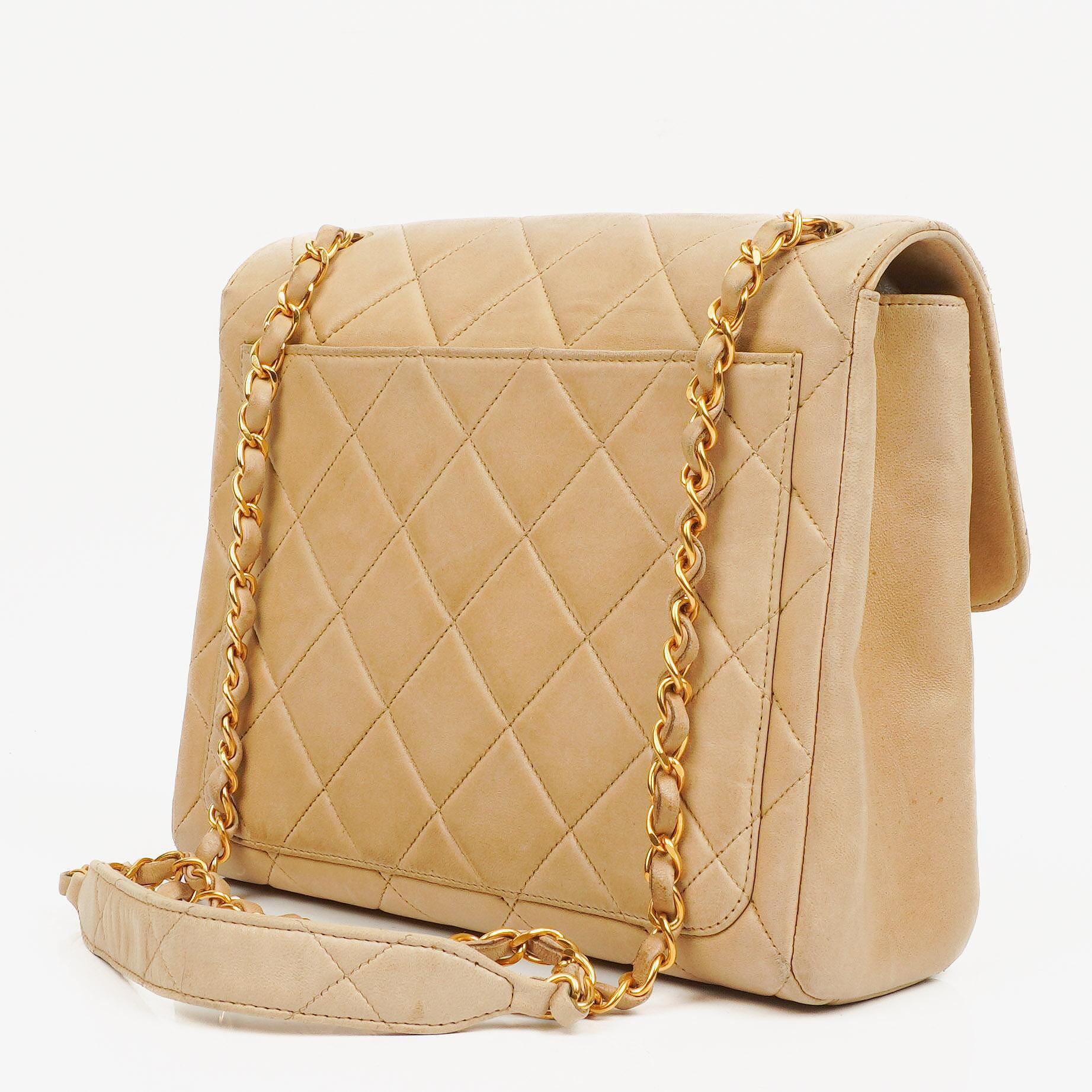 Chanel Kleine Single Flap Tasche aus beigem gestepptem Lammleder mit 24K vergoldeten Beschlägen