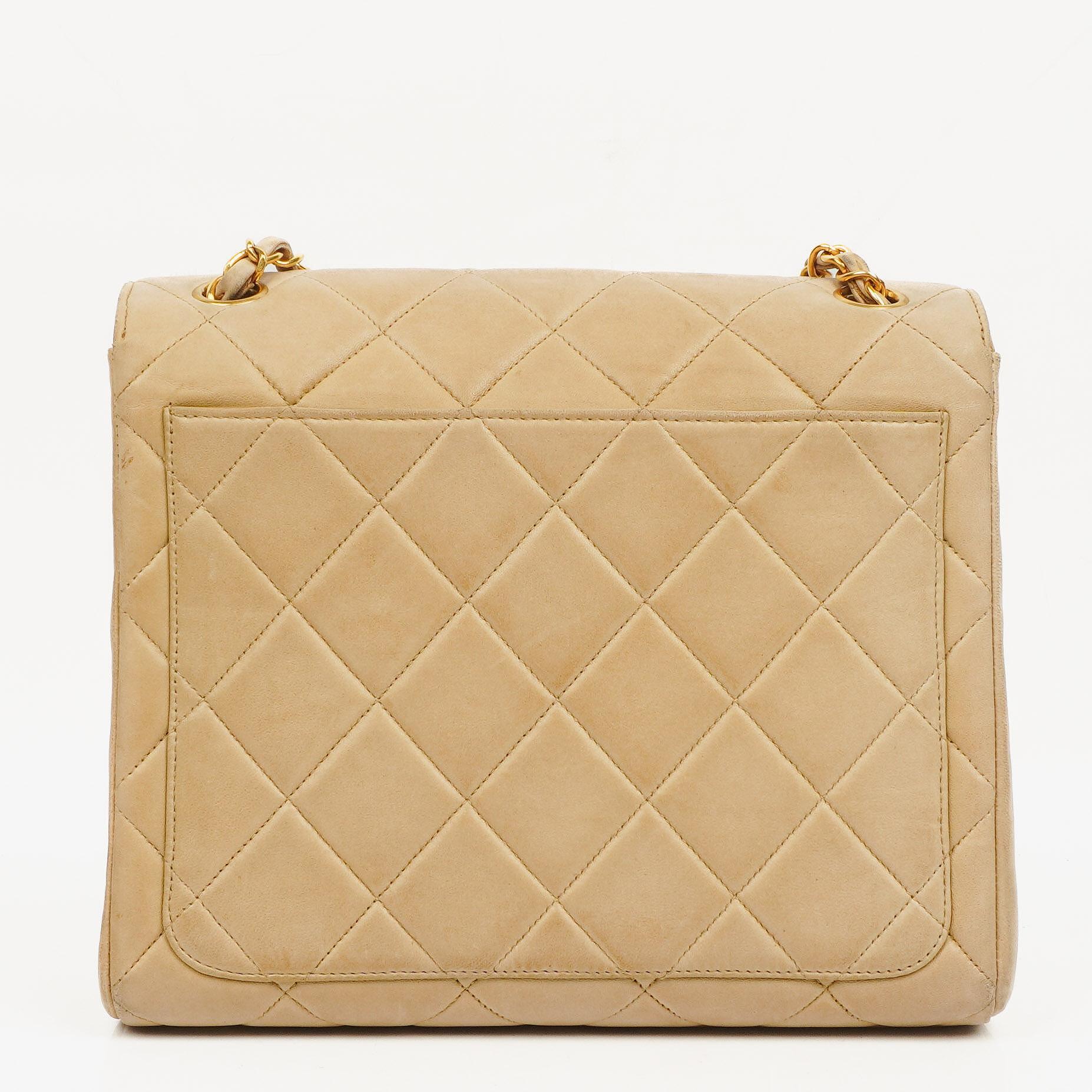 Chanel Kleine Single Flap Tasche aus beigem gestepptem Lammleder mit 24K vergoldeten Beschlägen