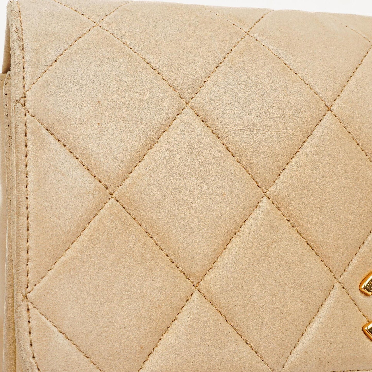 Chanel Kleine Single Flap Tasche aus beigem gestepptem Lammleder mit 24K vergoldeten Beschlägen