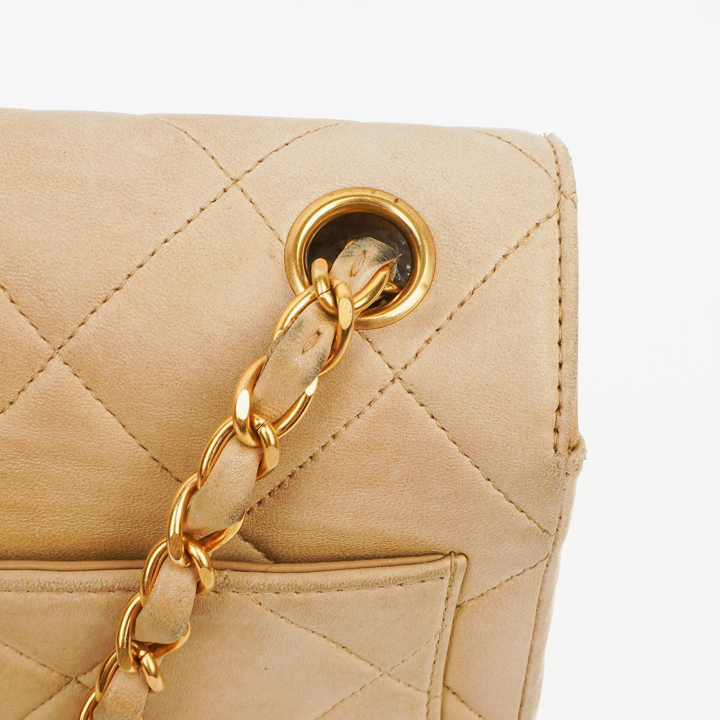 Chanel Kleine Single Flap Tasche aus beigem gestepptem Lammleder mit 24K vergoldeten Beschlägen