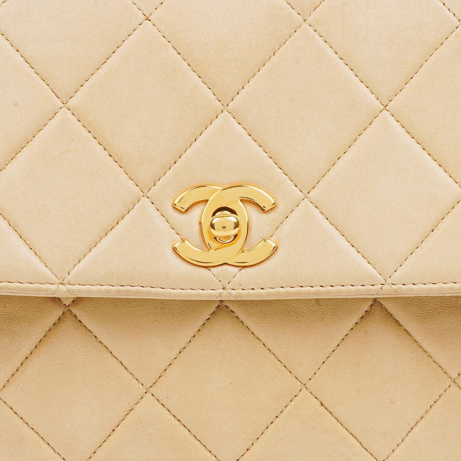 Chanel Kleine Single Flap Tasche aus beigem gestepptem Lammleder mit 24K vergoldeten Beschlägen