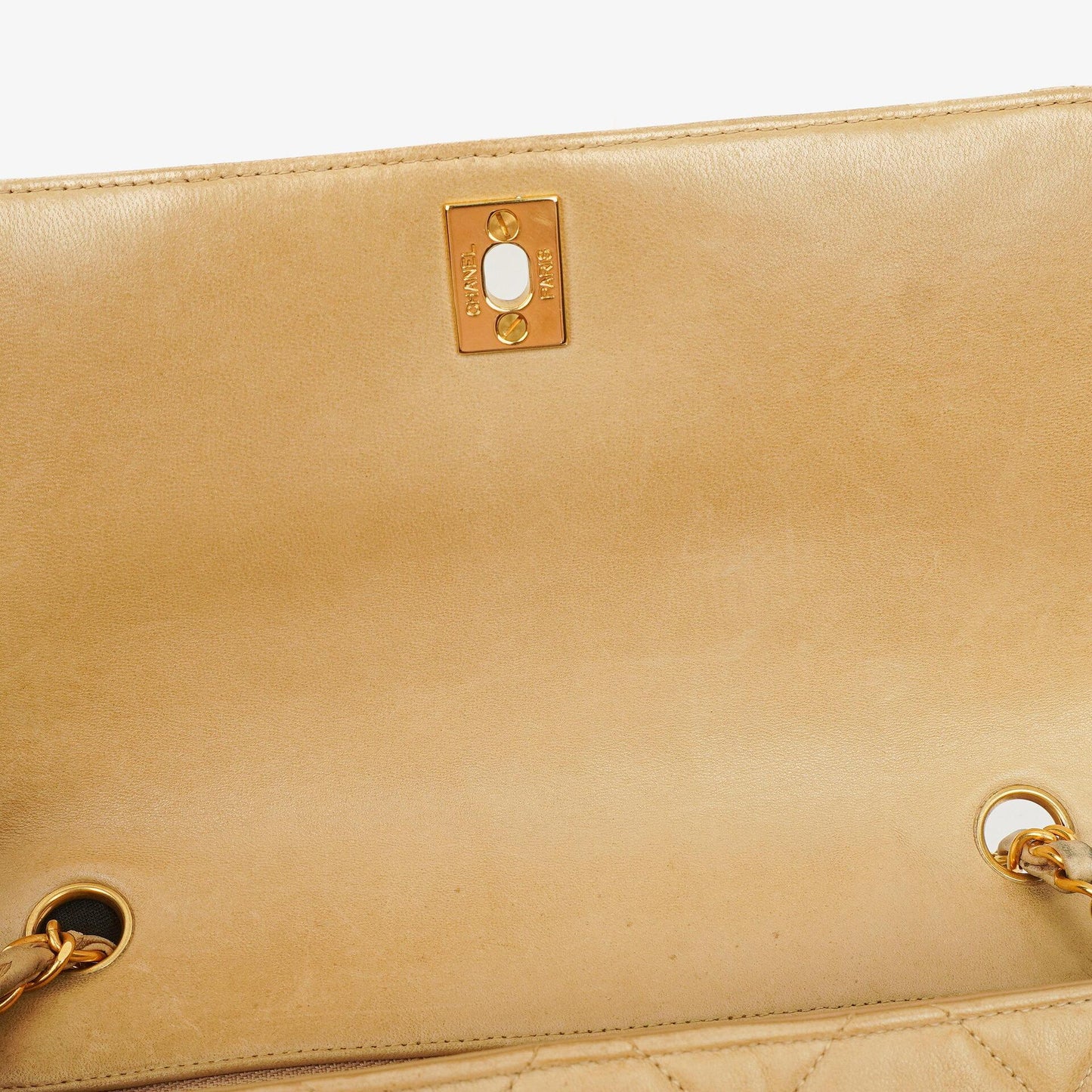 Chanel Kleine Single Flap Tasche aus beigem gestepptem Lammleder mit 24K vergoldeten Beschlägen