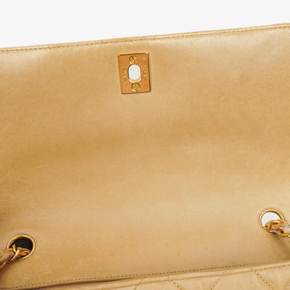 Chanel Kleine Single Flap Tasche aus beigem gestepptem Lammleder mit 24K vergoldeten Beschlägen