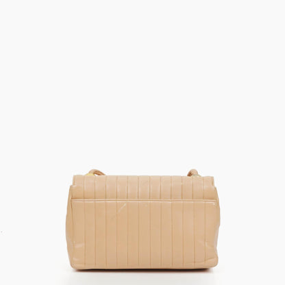 Chanel Beigefarbene vertikal gesteppt Single Flap Tasche mit 24K vergoldeten Beschlägen
