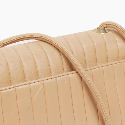Chanel Beigefarbene vertikal gesteppt Single Flap Tasche mit 24K vergoldeten Beschlägen