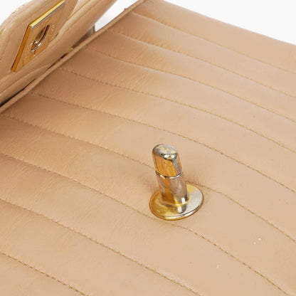 Chanel Beigefarbene vertikal gesteppt Single Flap Tasche mit 24K vergoldeten Beschlägen