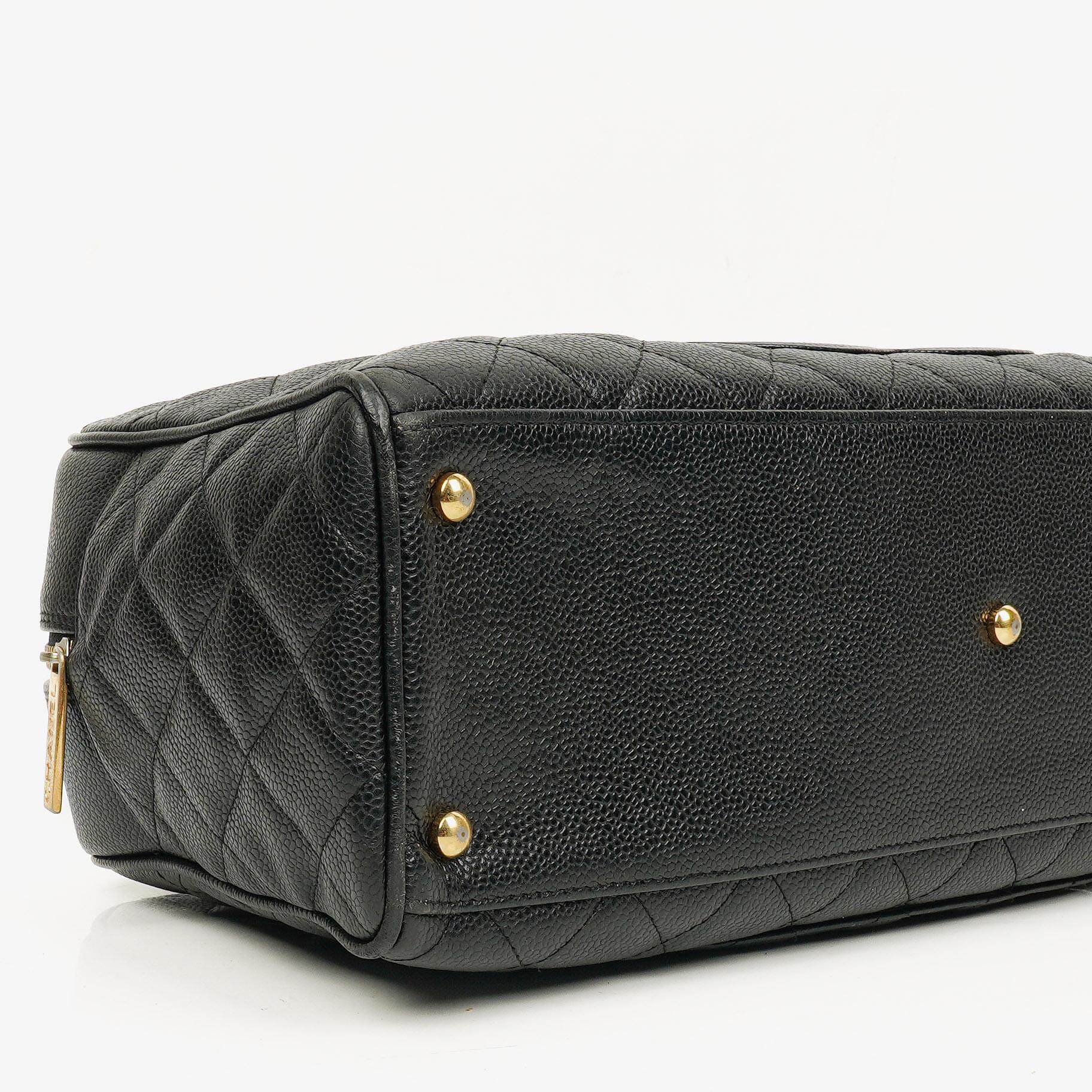 Chanel Boston Tasche aus schwarzem Caviar-Leder
