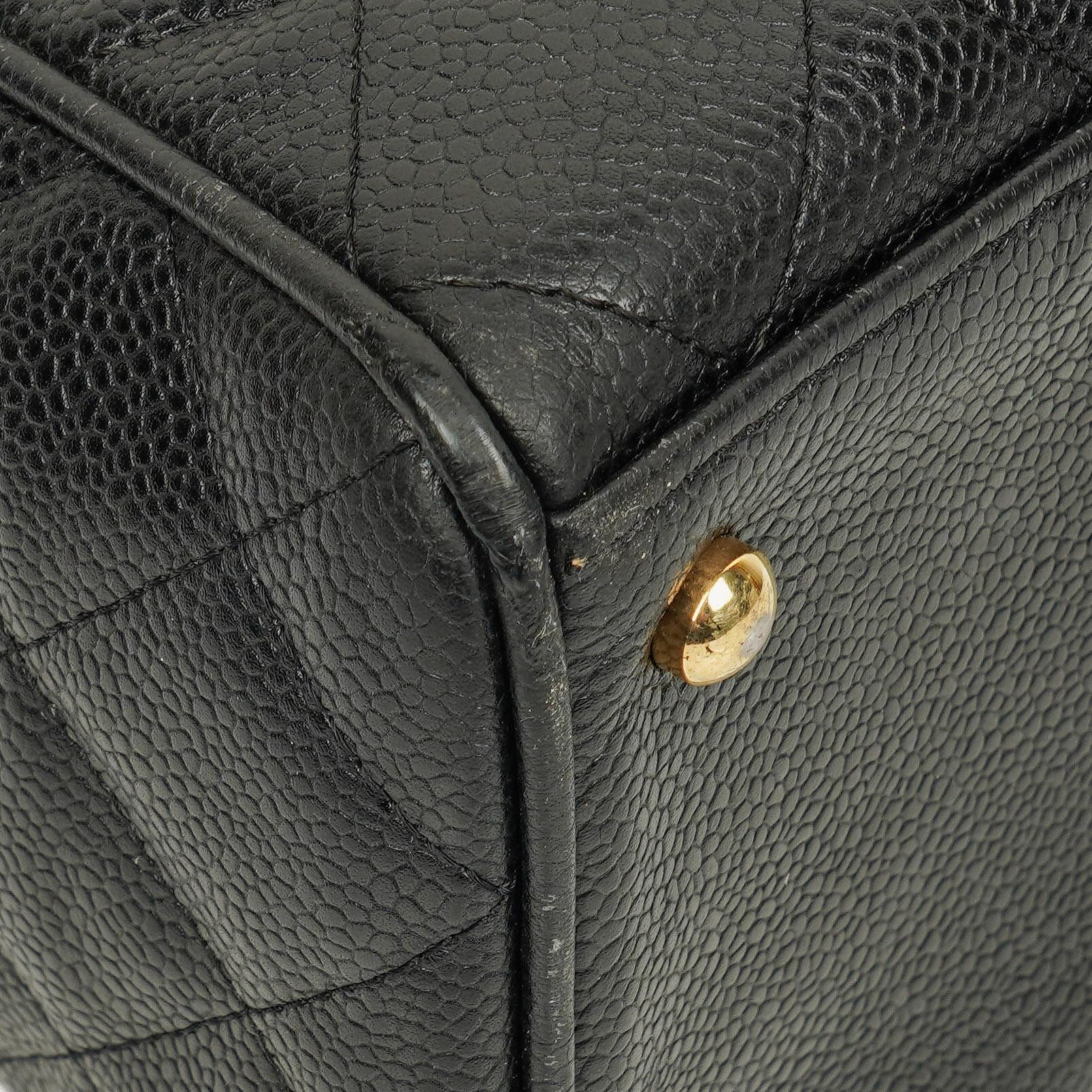 Chanel Boston Tasche aus schwarzem Caviar-Leder