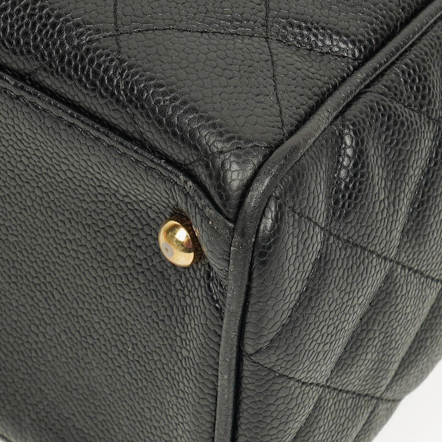 Chanel Boston Tasche aus schwarzem Caviar-Leder