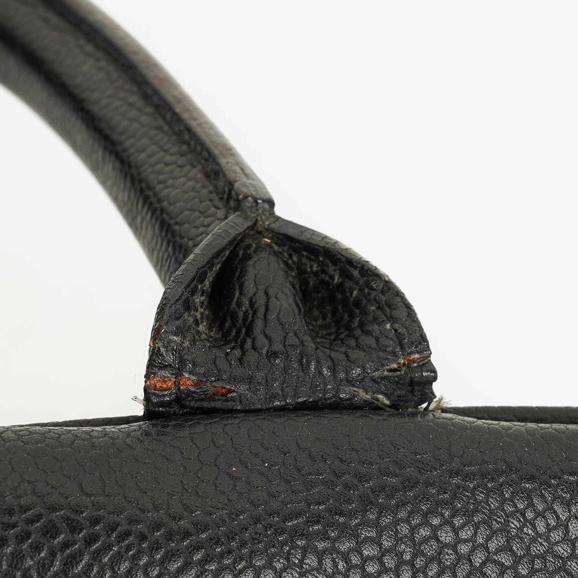 Chanel Boston Tasche aus schwarzem Caviar-Leder