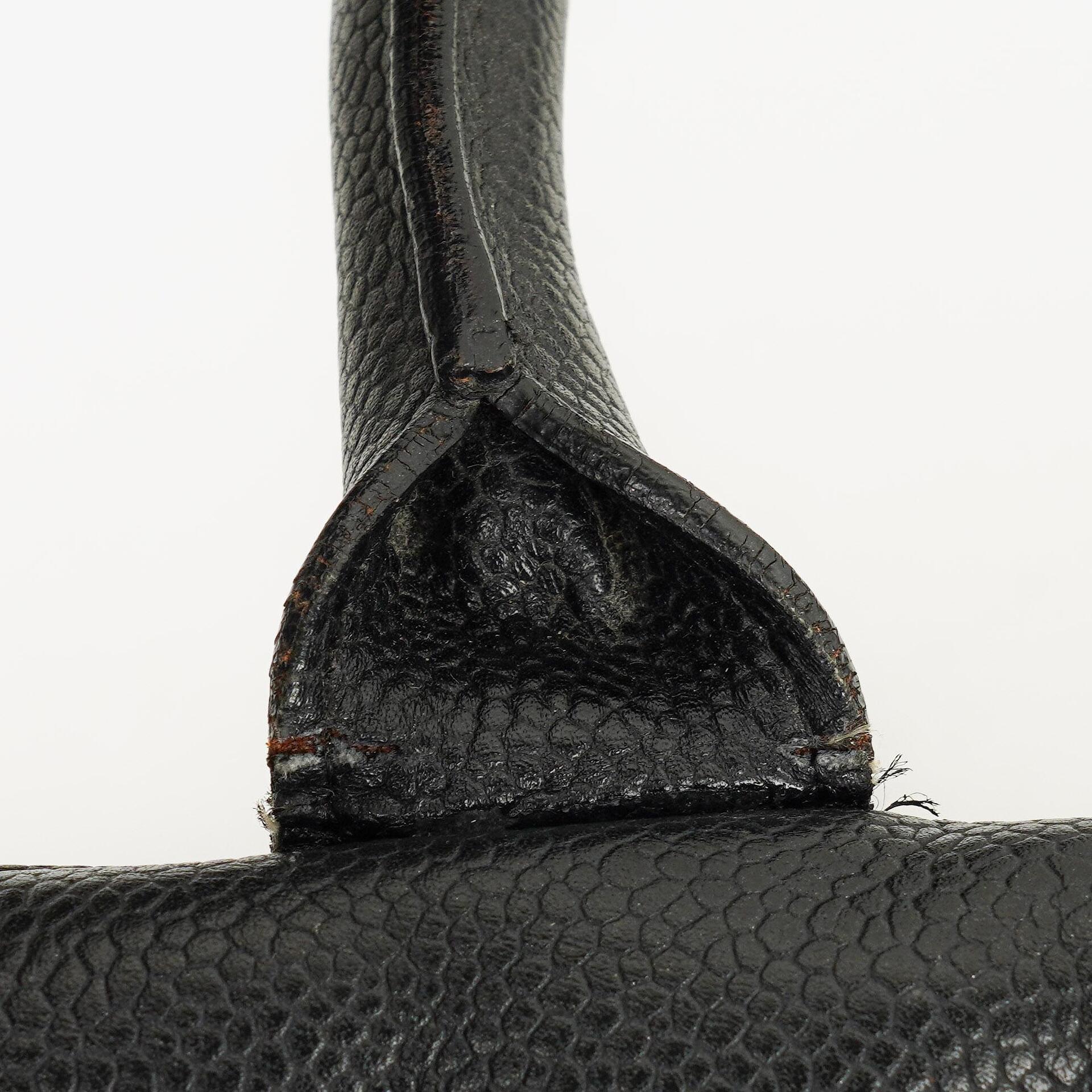 Chanel Boston Tasche aus schwarzem Caviar-Leder