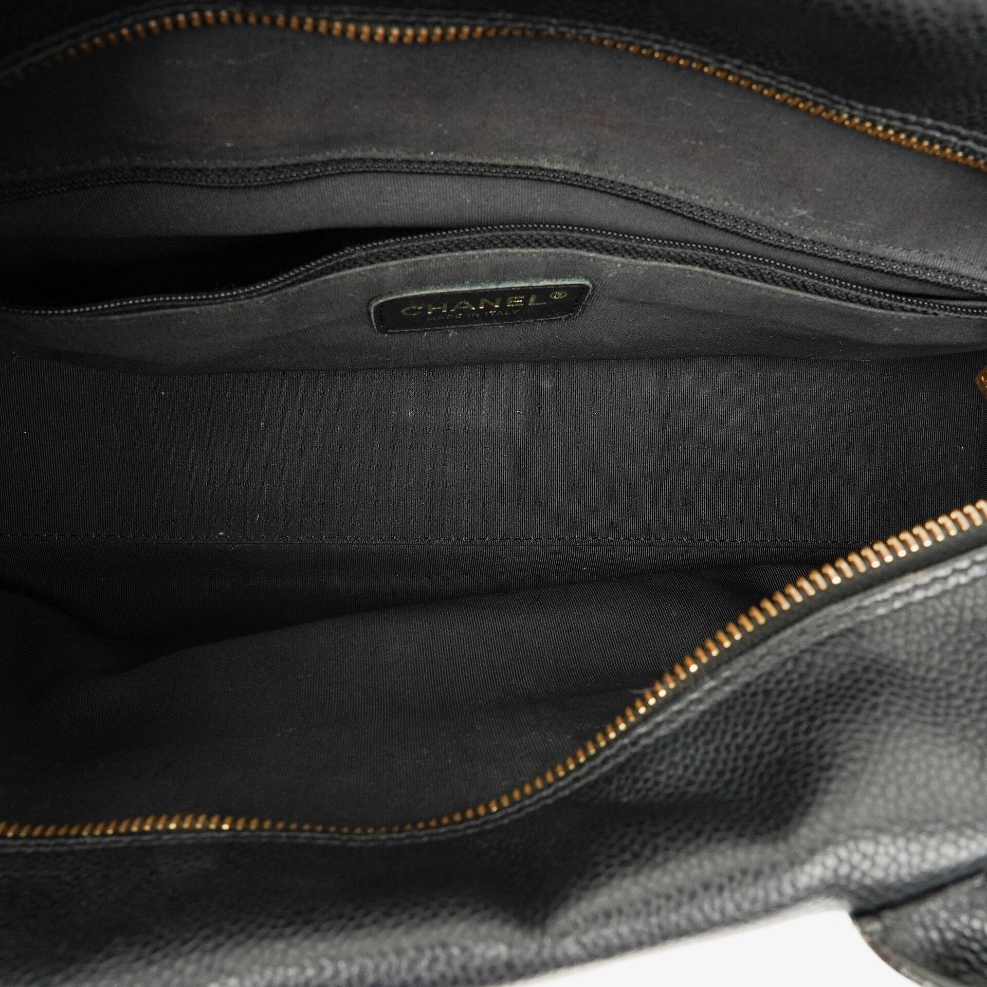 Chanel Boston Tasche aus schwarzem Caviar-Leder