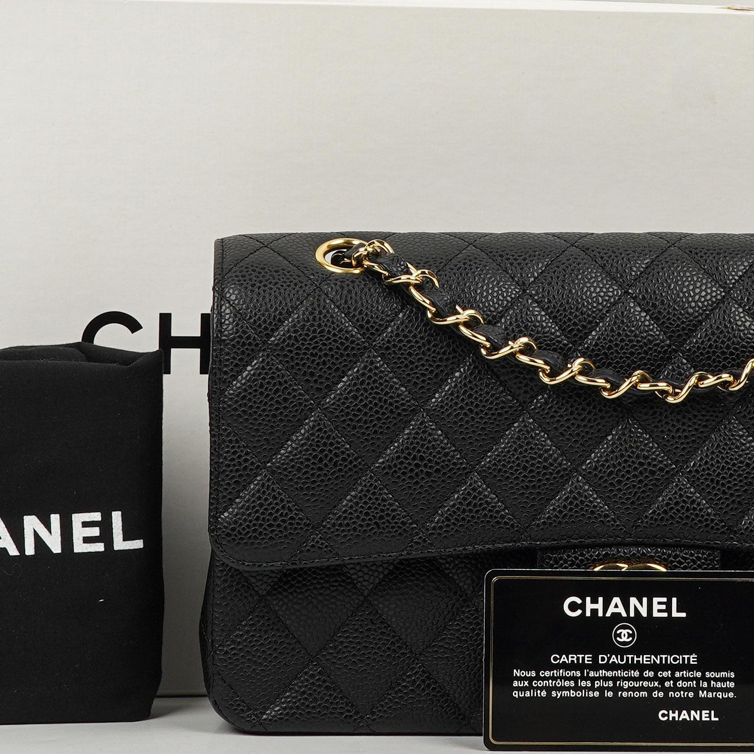 Chanel Mittelgroße Classic Double Flap Tasche Schwarz Gestepptes Kaviarleder Mit Goldfarbener Hardware, 2009-2010