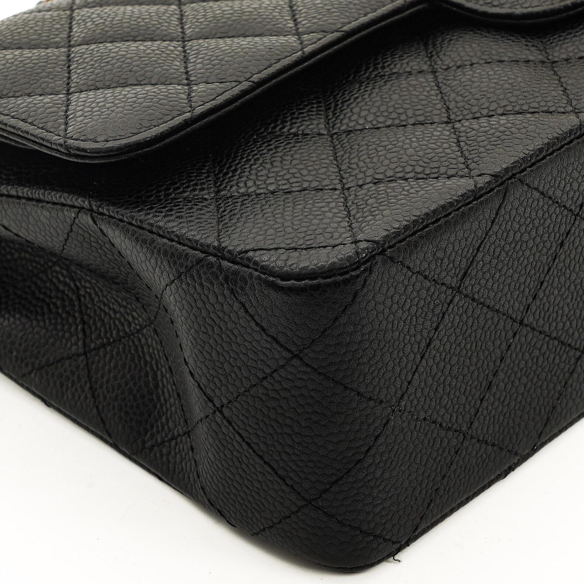 Chanel Mittelgroße Classic Double Flap Tasche Schwarz Gestepptes Kaviarleder Mit Goldfarbener Hardware, 2009-2010
