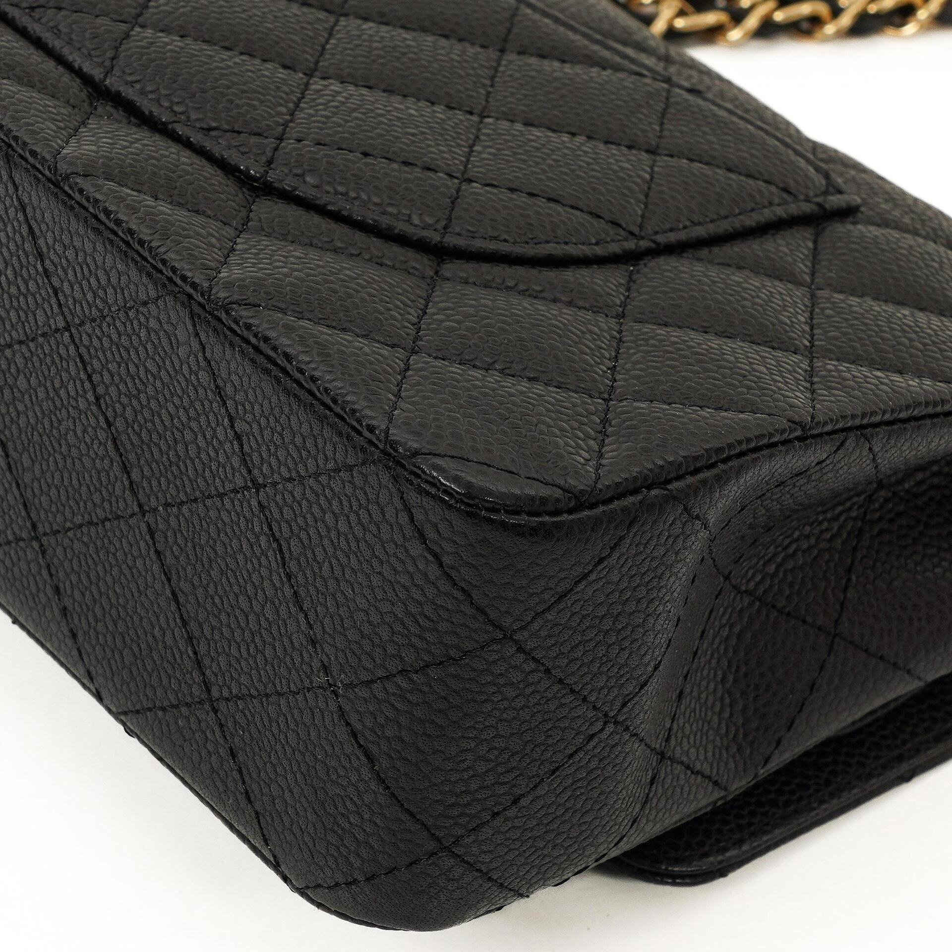 Chanel Mittelgroße Classic Double Flap Tasche Schwarz Gestepptes Kaviarleder Mit Goldfarbener Hardware, 2009-2010