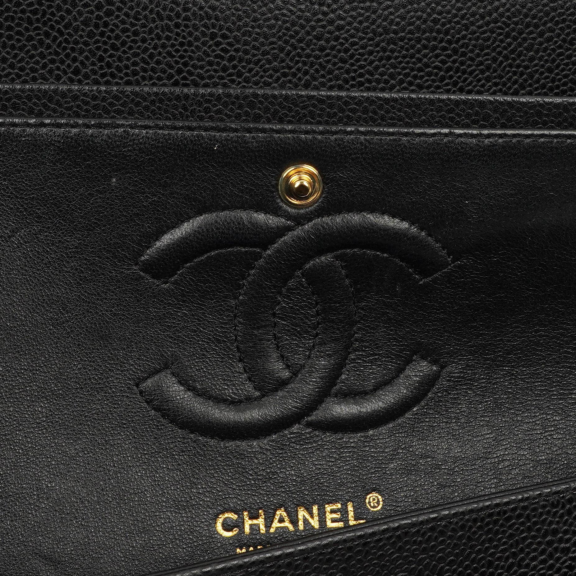 Chanel Mittelgroße Classic Double Flap Tasche Schwarz Gestepptes Kaviarleder Mit Goldfarbener Hardware, 2009-2010