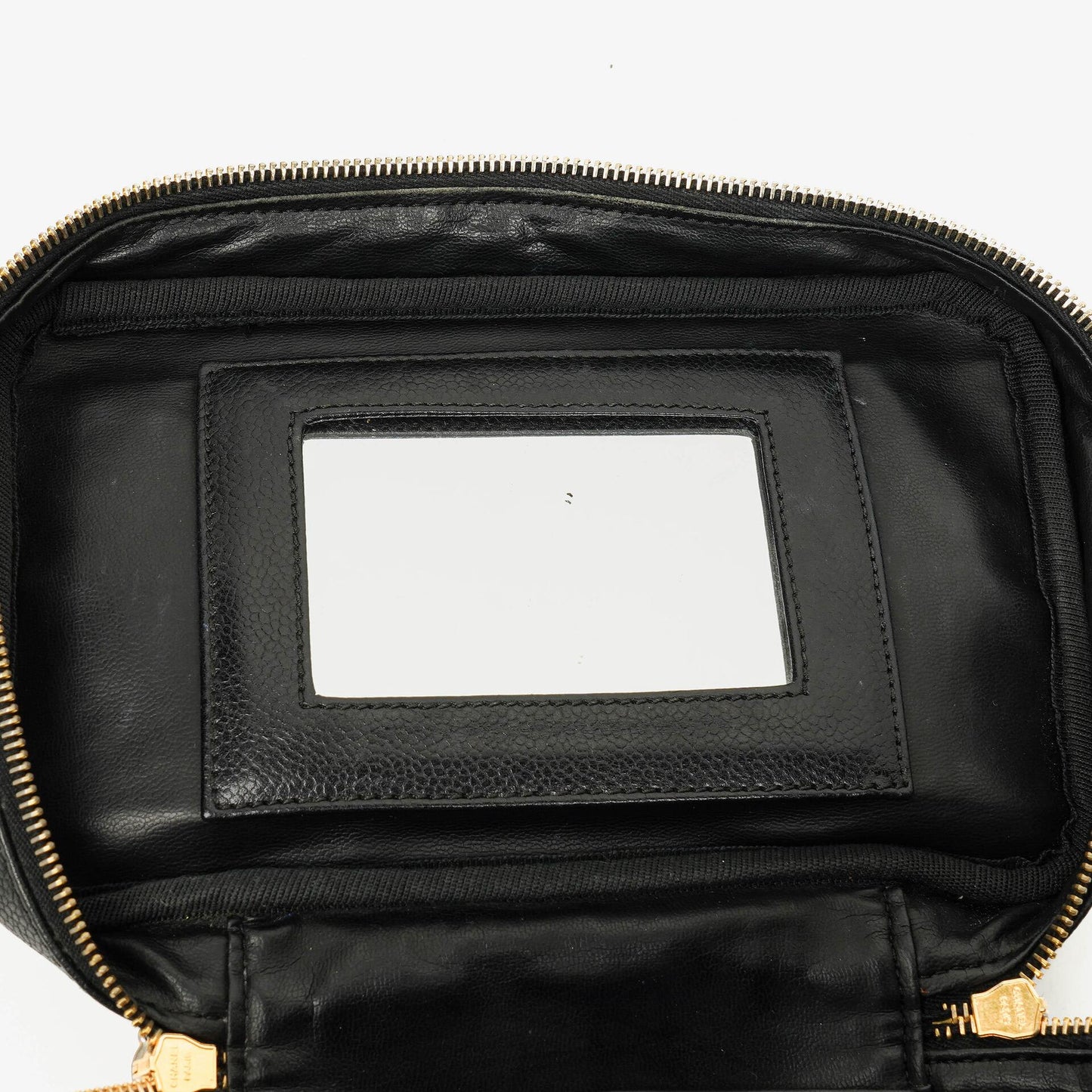 Chanel Vanity Case aus schwarzem Caviar-Leder