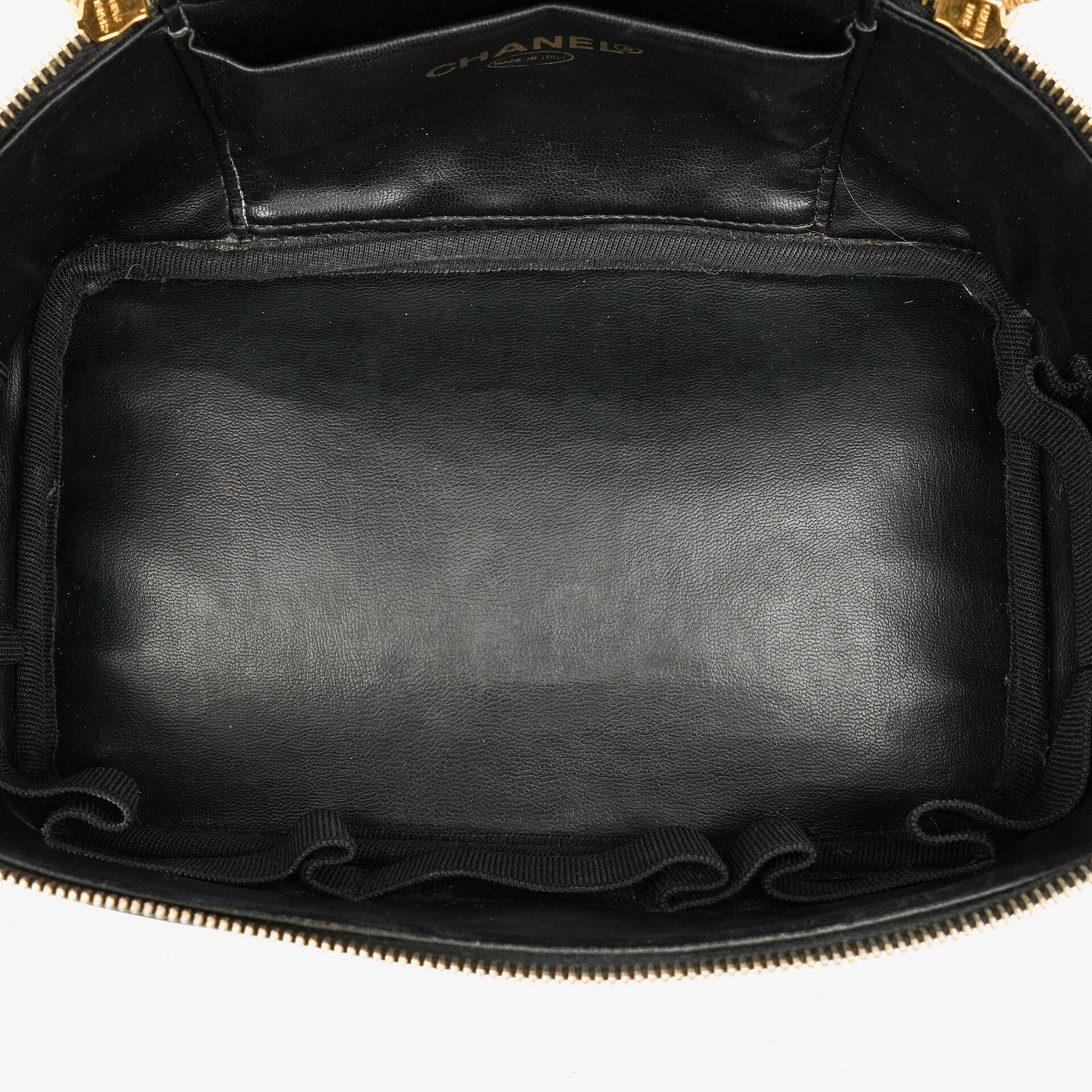 Chanel Vanity Case aus schwarzem Caviar-Leder