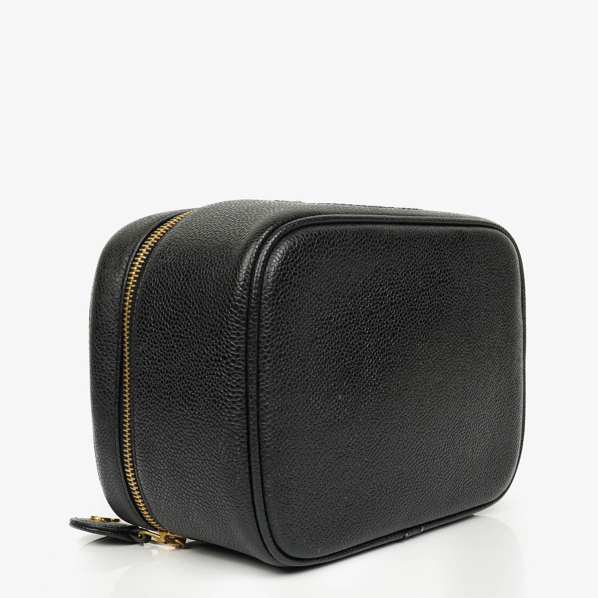 Chanel Vanity Case aus schwarzem Caviar Leder