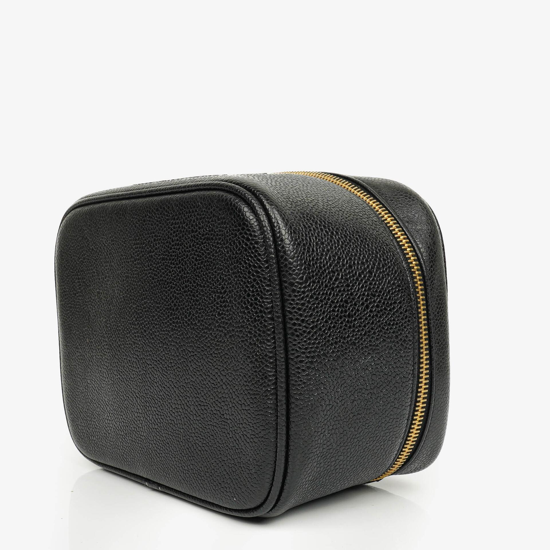 Chanel Vanity Case aus schwarzem Caviar Leder