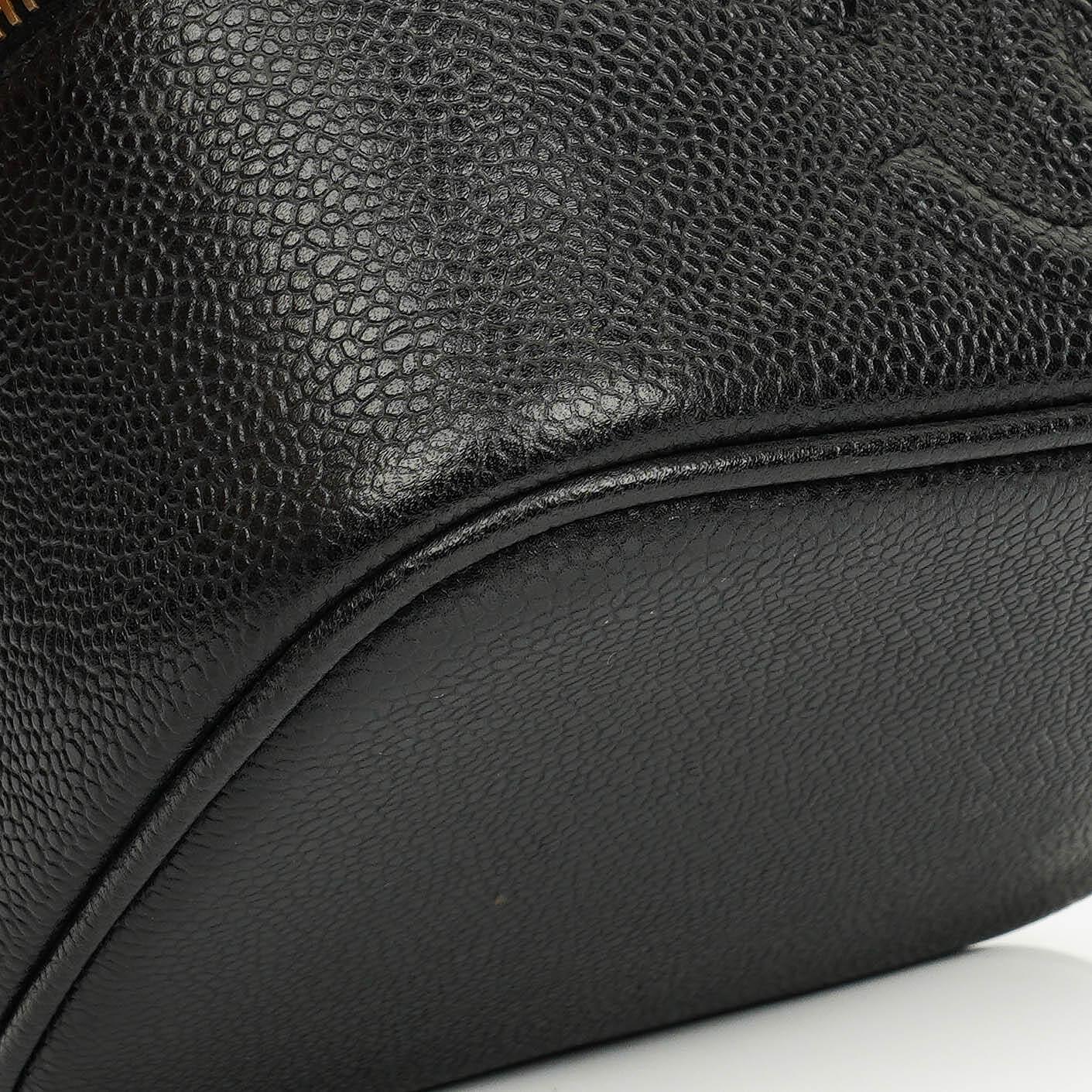 Chanel Vanity Case aus schwarzem Caviar Leder