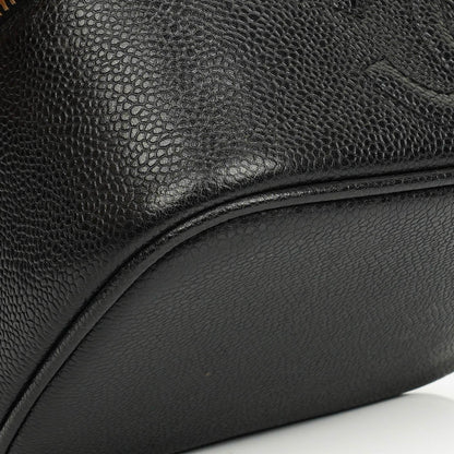 Chanel Vanity Case aus schwarzem Caviar Leder