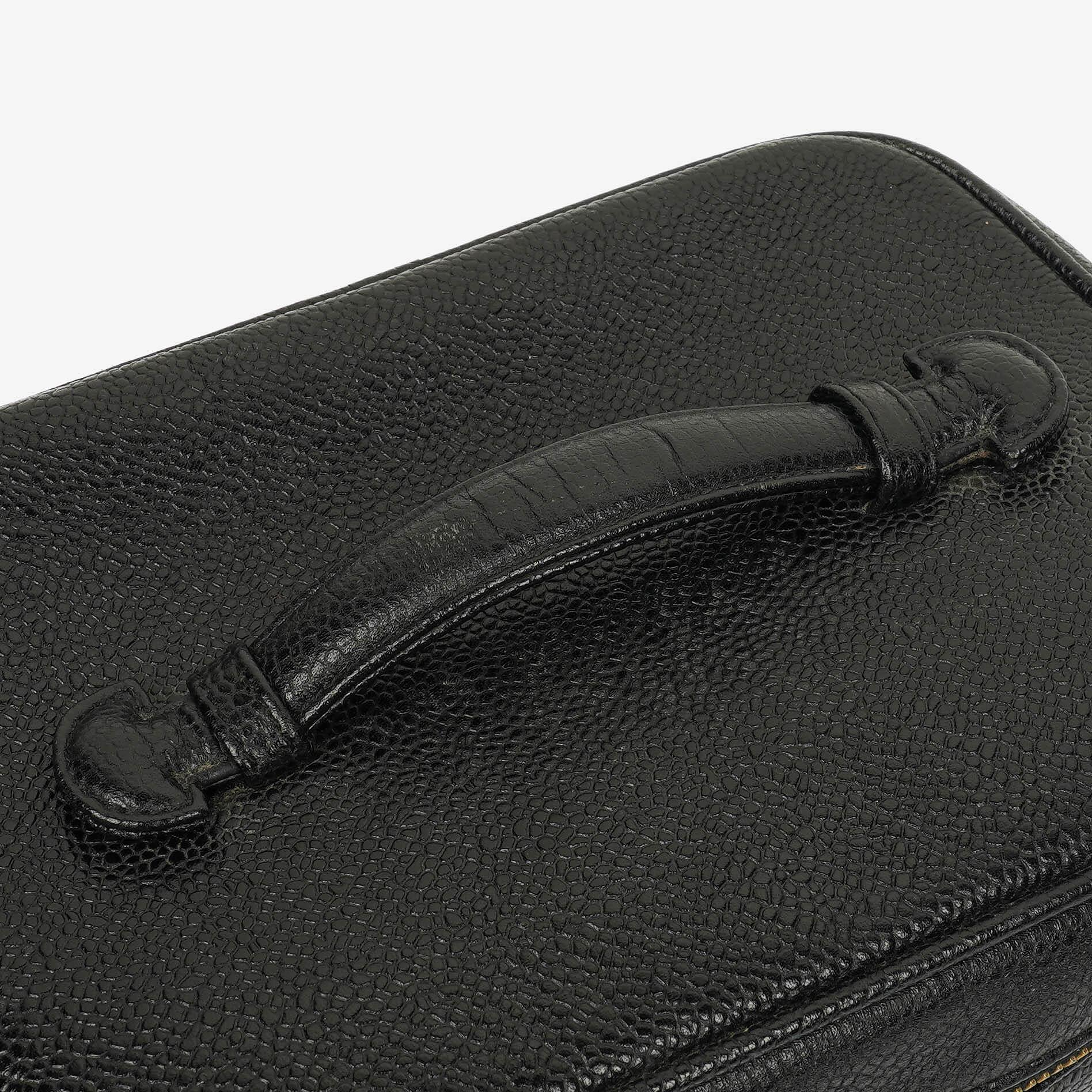 Chanel Vanity Case aus schwarzem Caviar Leder
