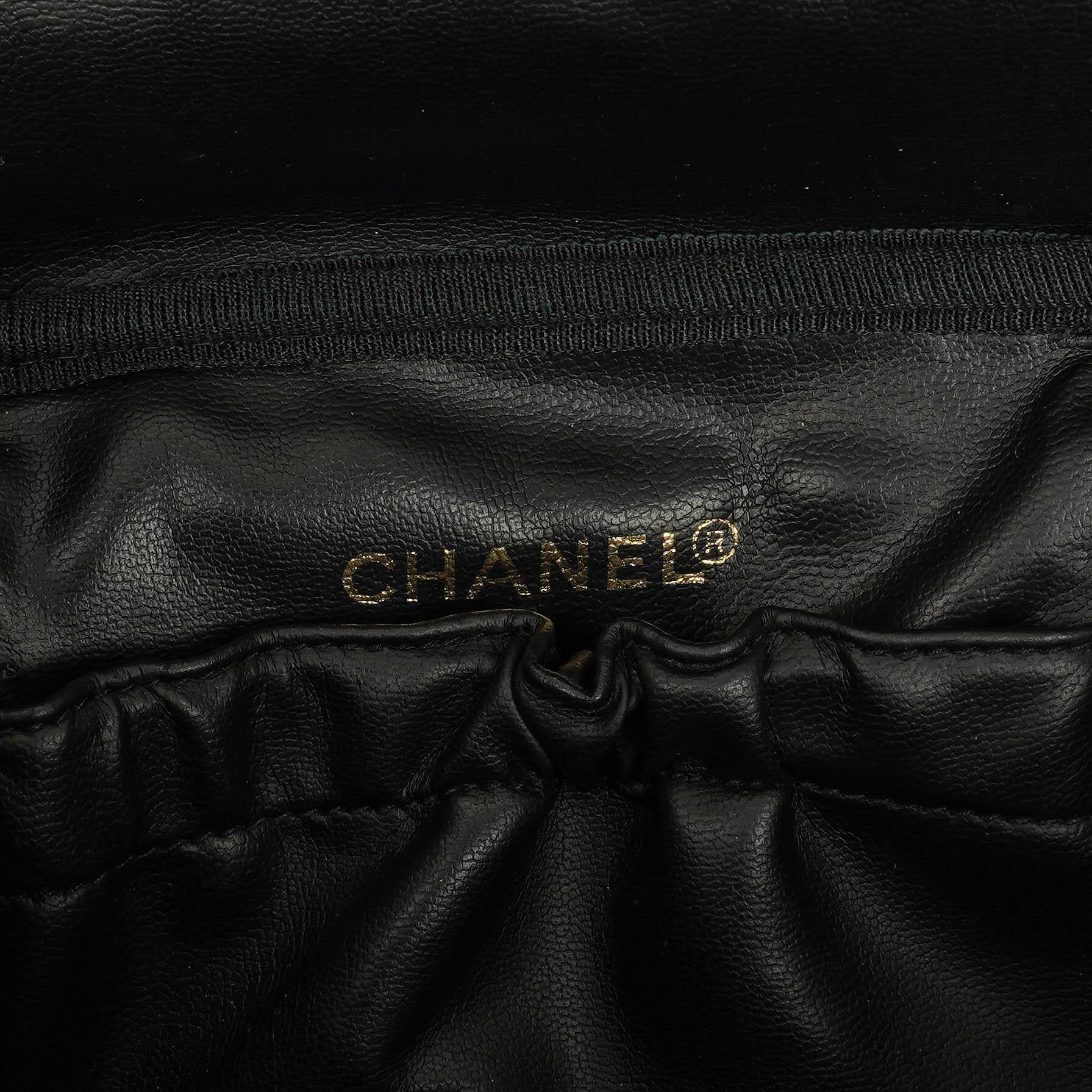 Chanel Vanity Case aus schwarzem Caviar Leder