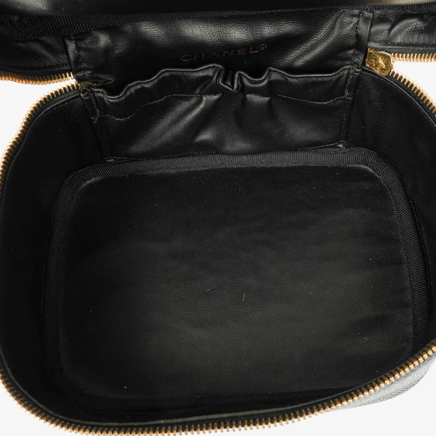 Chanel Vanity Case aus schwarzem Caviar Leder
