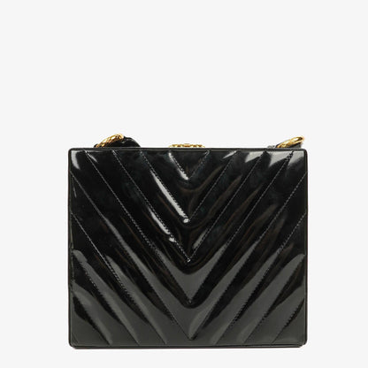 Chanel Vanity Case Box Tasche aus schwarzem Chevron-gestepptem Lackleder