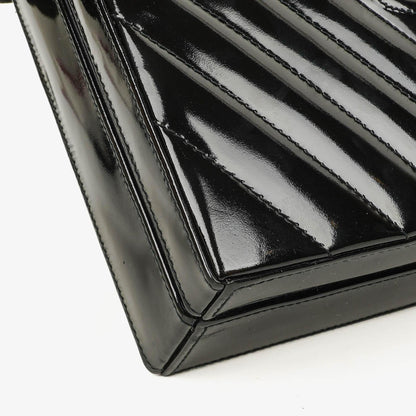 Chanel Vanity Case Box Tasche aus schwarzem Chevron-gestepptem Lackleder