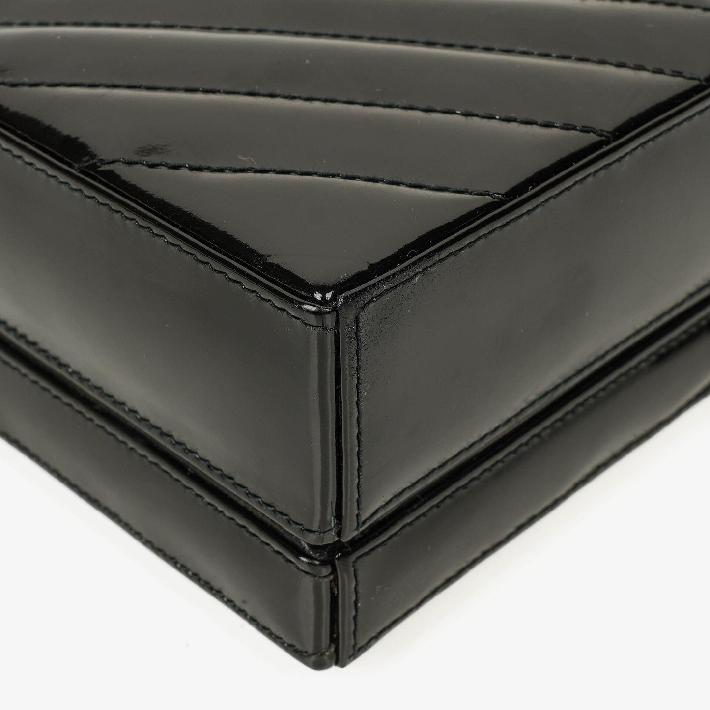 Chanel Vanity Case Box Tasche aus schwarzem Chevron-gestepptem Lackleder