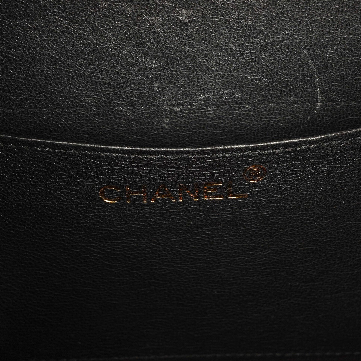 Chanel Vanity Case Box Tasche aus schwarzem Chevron-gestepptem Lackleder