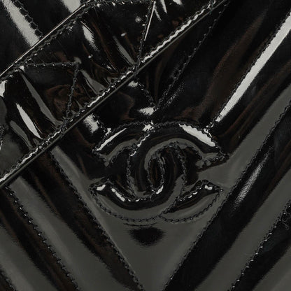 Chanel Vanity Case Box Tasche aus schwarzem Chevron-gestepptem Lackleder