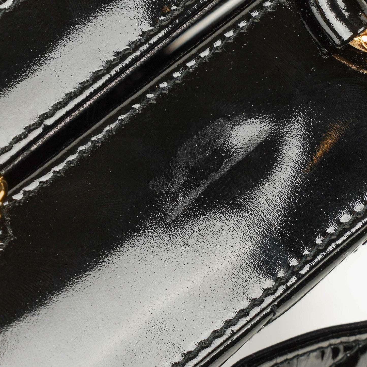 Chanel Vanity Case Box Tasche aus schwarzem Chevron-gestepptem Lackleder