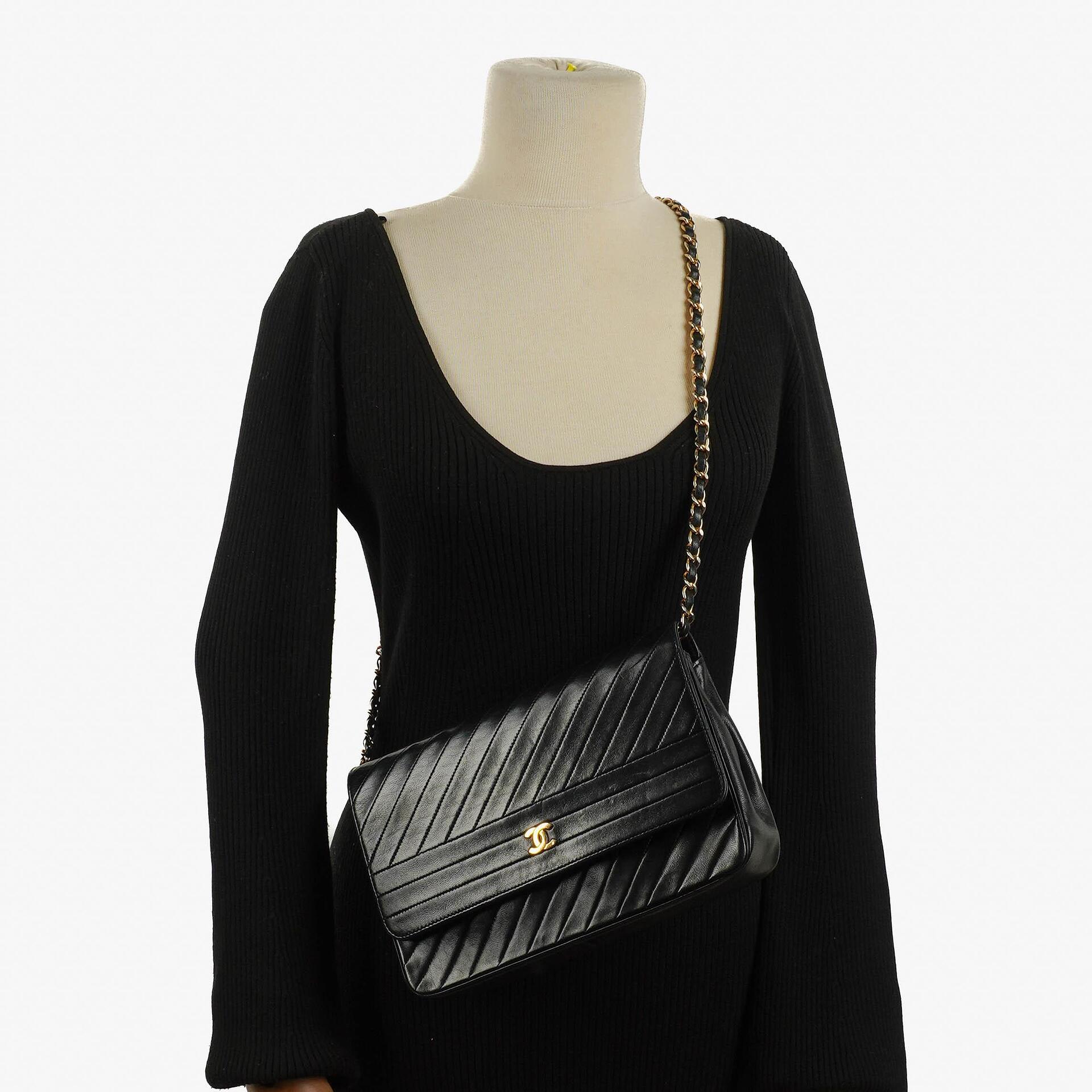 Chanel Classic Single Flap Tasche Medium Gesteppt Lammleder Schwarz mit 24K Gold Hardware