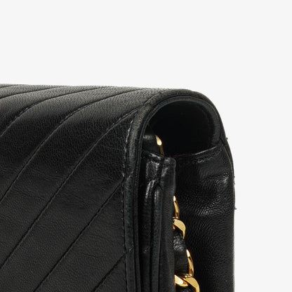 Chanel Schwarze diagonale gesteppte Lammleder Mittel Classic Single Flap Tasche mit 24K vergoldeten Beschlägen